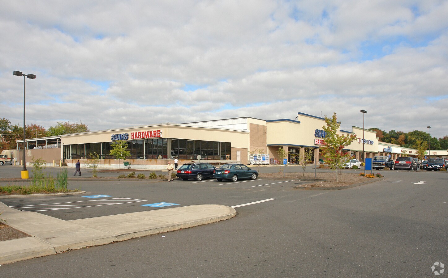 1235 Farmington Ave, Bristol, CT 06010 Bristol Farms Plaza