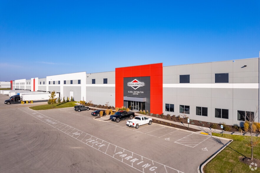 W210 N12800 Holy Hill Rd, Richfield, WI for sale - Building Photo - Image 1 of 1