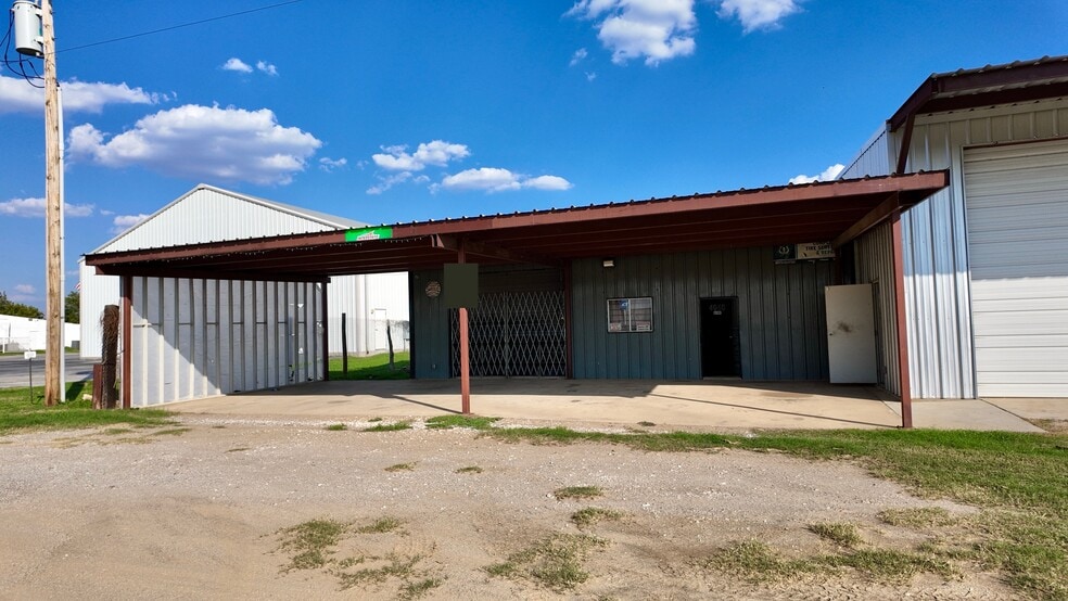 4060 Interstate 35 N, Natalia, TX for sale - Building Photo - Image 3 of 5