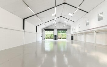 Oldfield Rd, Hampton for lease Interior Photo- Image 2 of 3