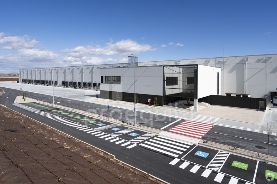 Calle Hispano Suiza 2 Suelo Parcela G-cli-2.3, Marchamalo, Guadalajara for lease - Primary Photo - Image 1 of 6