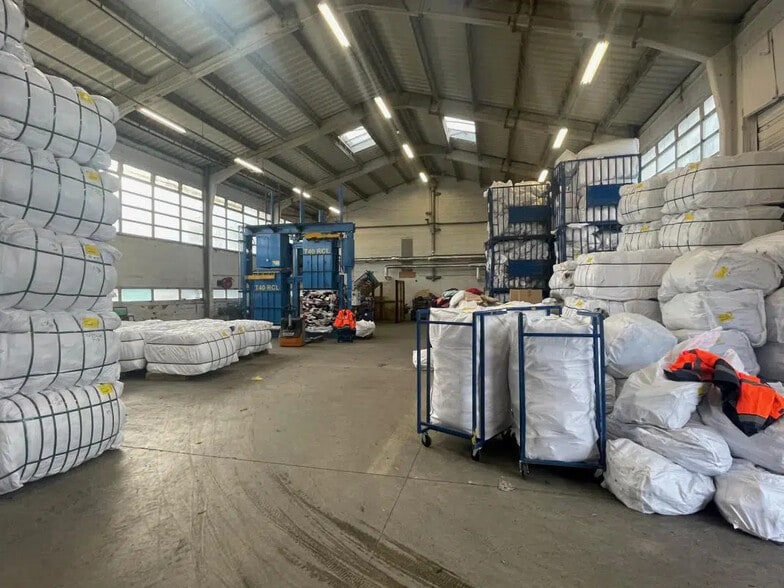 Office in Vernon for lease - Interior Photo - Image 2 of 5