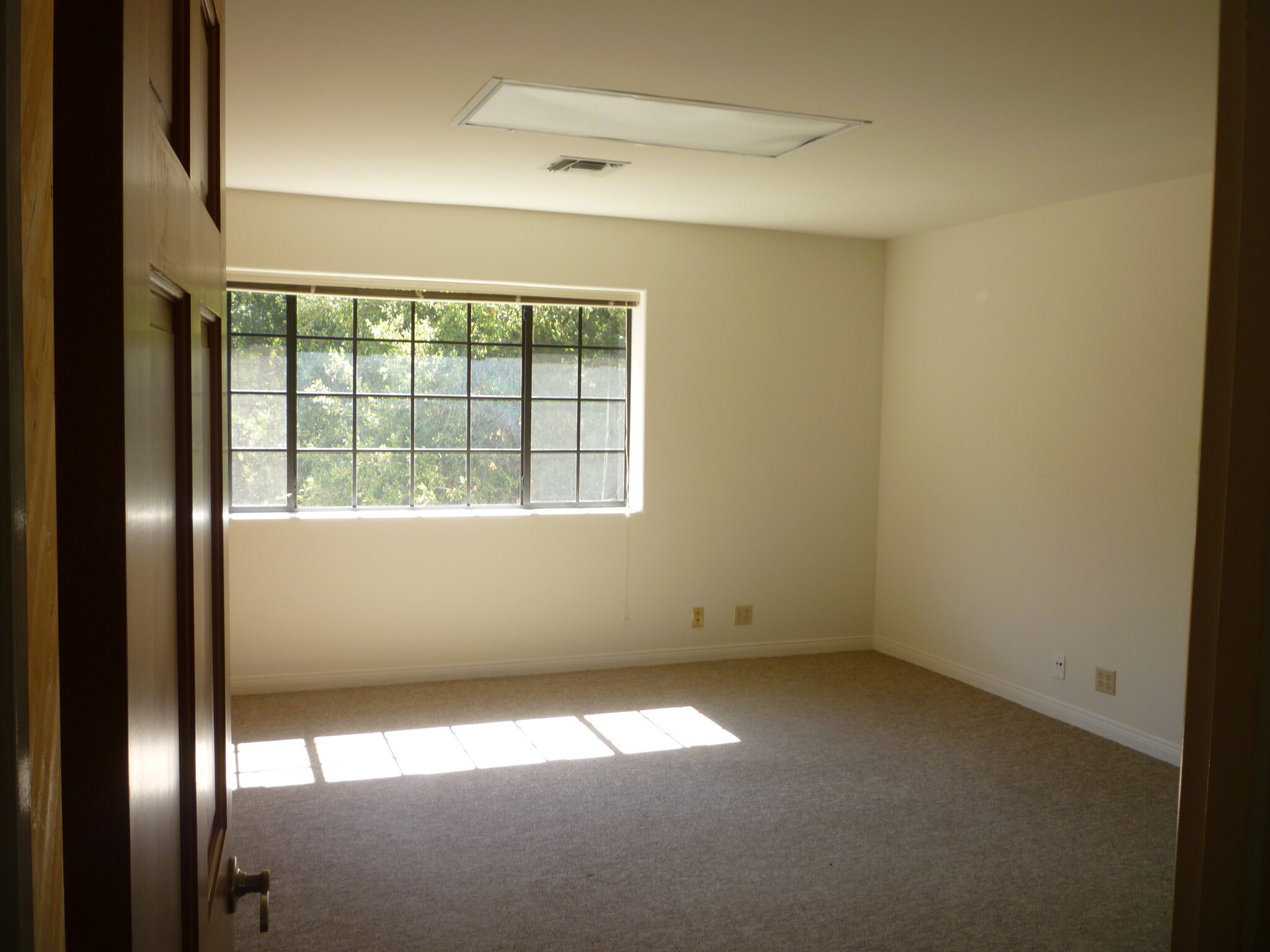 28328 Agoura Rd, Agoura Hills, CA for lease Building Photo- Image 1 of 2