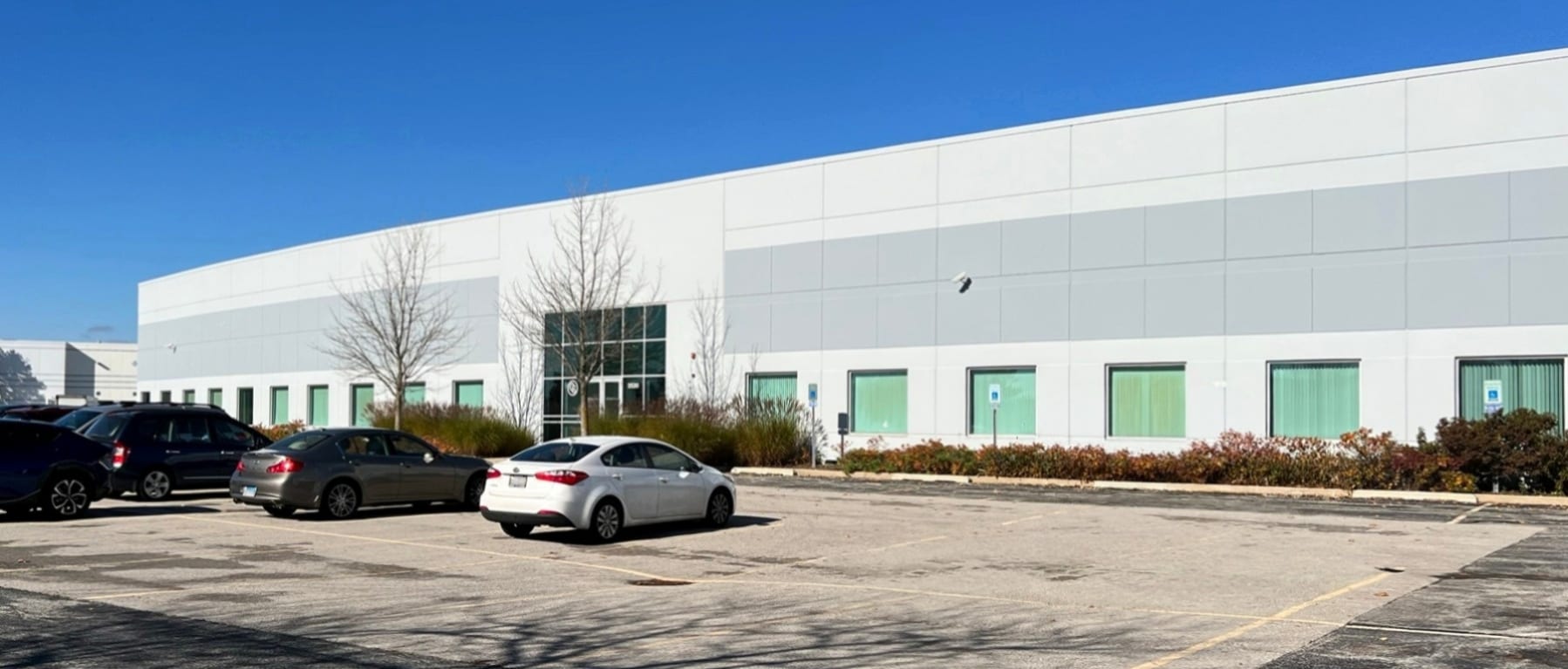2520 Diehl Rd, Aurora, IL for lease Building Photo- Image 1 of 2