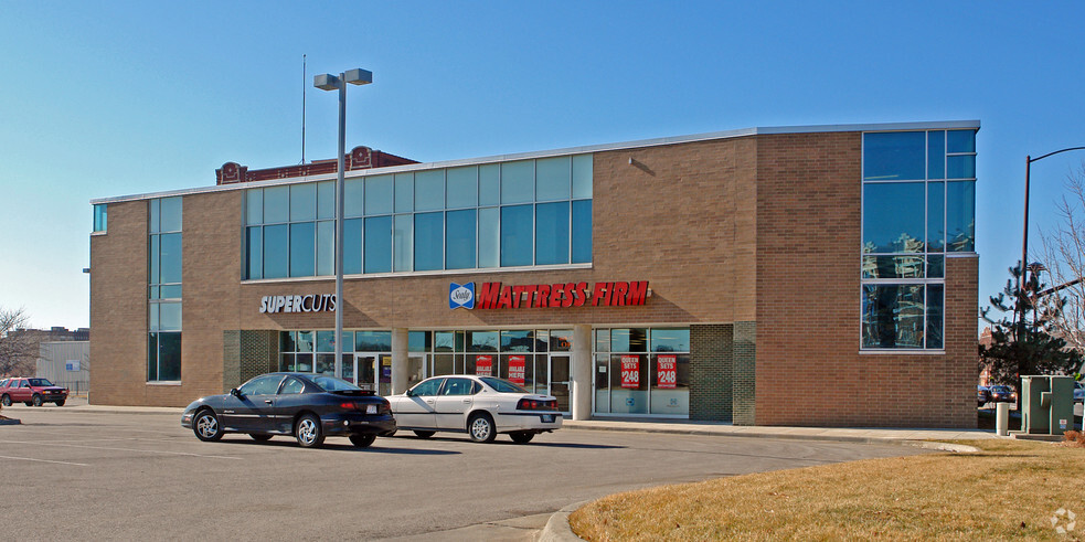 3355-3375 Main St, Kansas City, MO for lease - Building Photo - Image 3 of 3