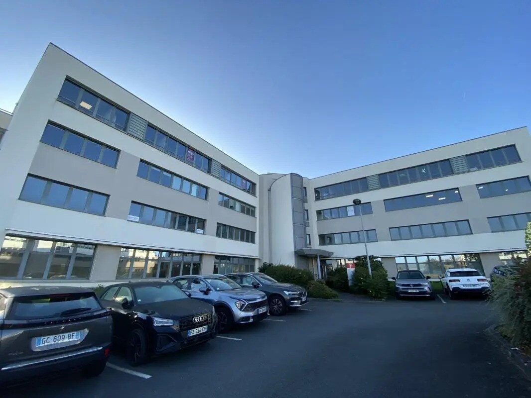 Office in Saint-Grégoire for lease Building Photo- Image 1 of 13