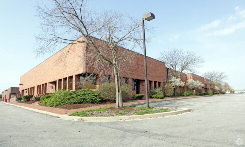 131 Mitchell Ct, Addison, IL for sale - Primary Photo - Image 1 of 1