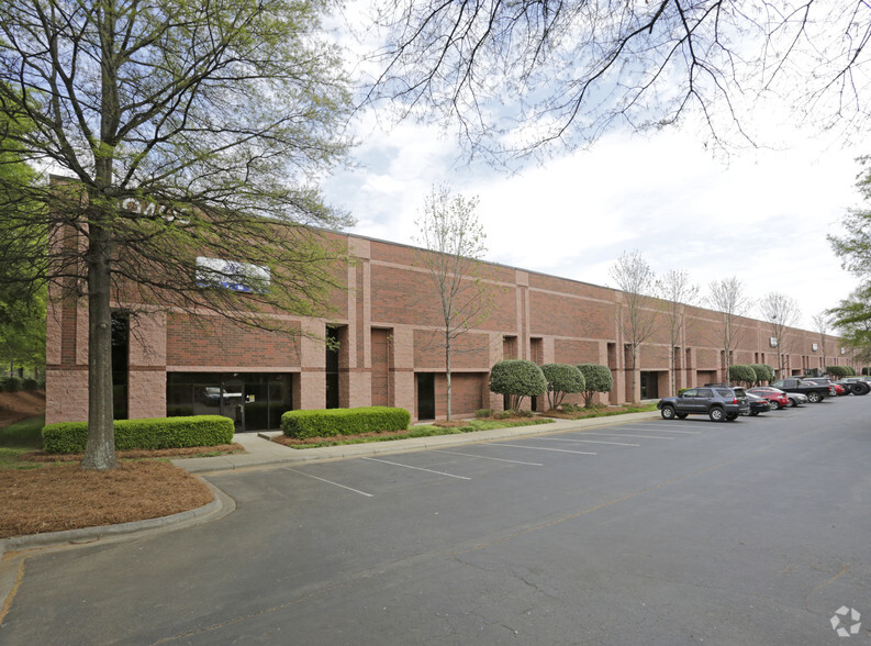 10405 Granite St, Charlotte, NC for lease - Building Photo - Image 2 of 3