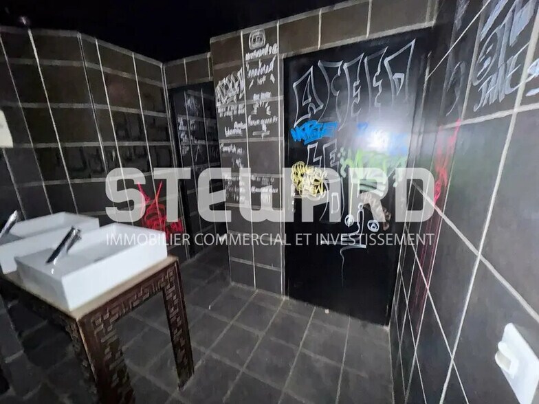 Retail in Lille for sale - Interior Photo - Image 2 of 8