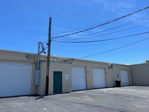 4530-4534 NE 11th Ave, Oakland Park, FL for lease Interior Photo- Image 2 of 2