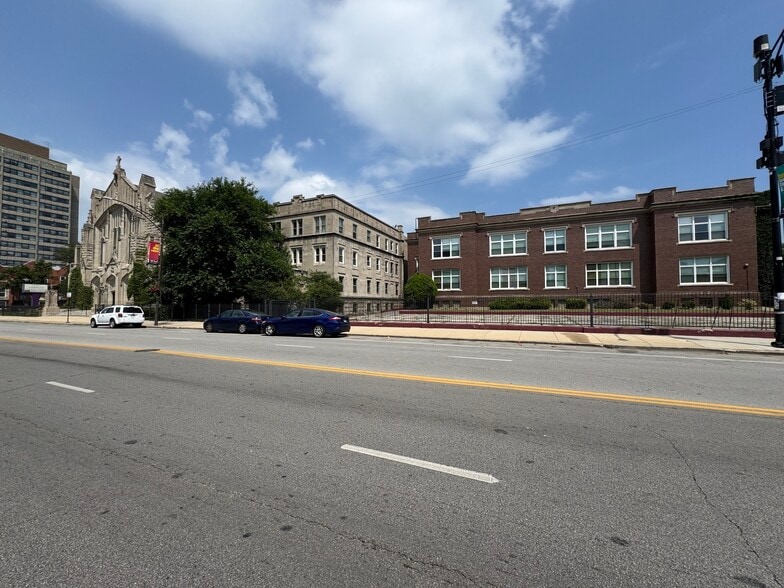 1000 47th St, Chicago, IL for sale - Building Photo - Image 2 of 10