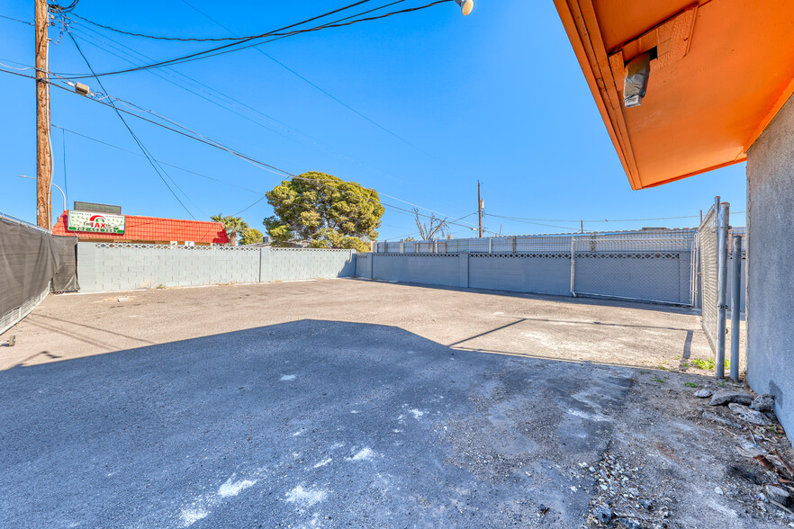 1211 S Eastern Ave, Las Vegas, NV for sale - Building Photo - Image 3 of 27