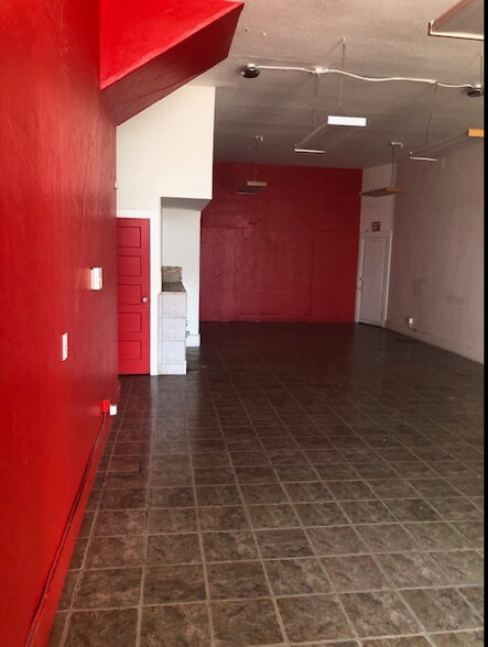 1220 Fruitvale Ave, Oakland, CA for lease - Interior Photo - Image 2 of 15