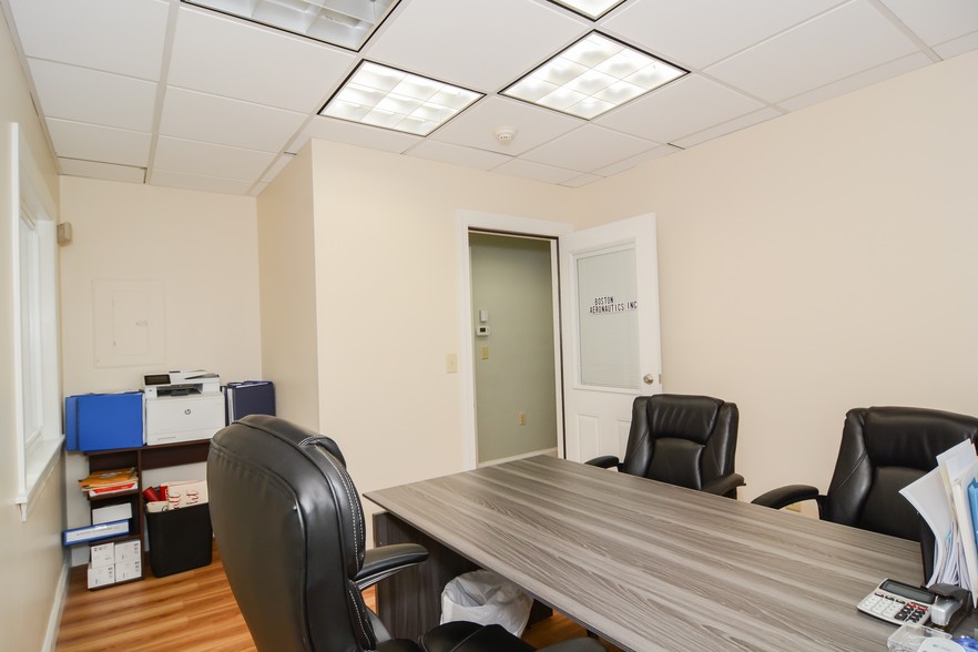 11-15 John St, Newton, MA for lease - Building Photo - Image 3 of 7