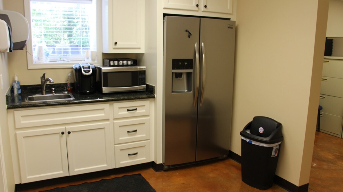 205 E Wallisville Rd, Highlands, TX for sale Interior Photo- Image 1 of 1