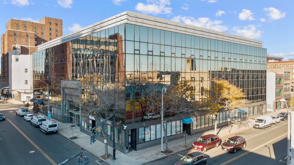 100 Fairfield Ave, Bridgeport, CT for lease - Building Photo - Image 1 of 12