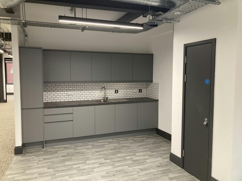 Womanby St, Cardiff for lease - Building Photo - Image 2 of 6