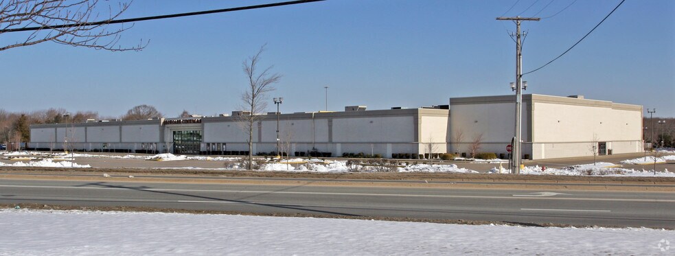 1200 Quaker Ln, East Greenwich, RI for sale - Primary Photo - Image 1 of 2