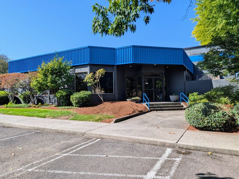 5810 NE Skyport Way, Portland, OR for sale - Building Photo - Image 2 of 8