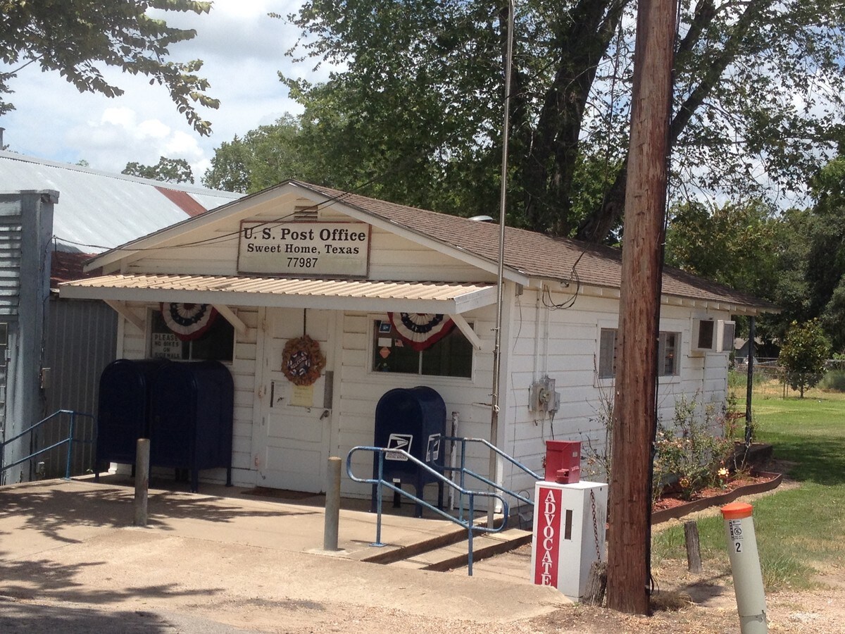 22 Country Road 391 E, Sweet Home, TX 77987