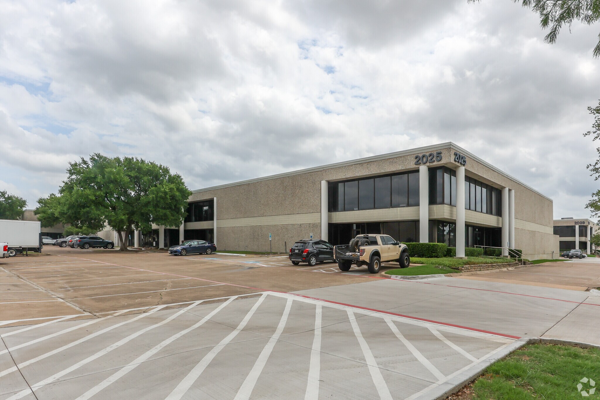 2025 McKenzie Dr, Carrollton, TX for sale Primary Photo- Image 1 of 1