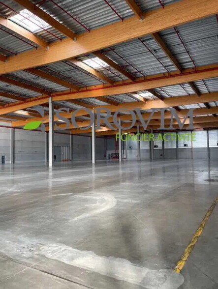 Industrial in SAINT-GEORGES-D'ESPERANCHE for lease - Interior Photo - Image 2 of 11