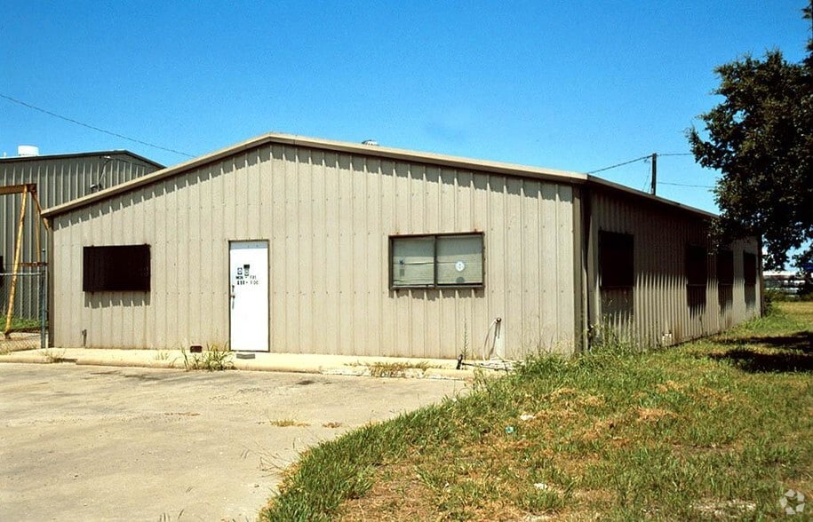 1833 Carpenter Rd, Hutchins, TX 75141