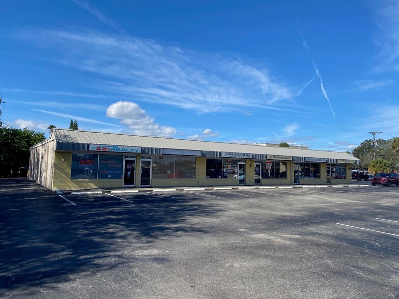 131-141 S Courtenay Pky, Merritt Island, FL for lease - Building Photo - Image 1 of 3