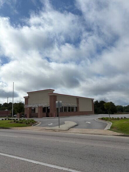 138 Commerce Ave, LaGrange, GA for sale - Building Photo - Image 3 of 14