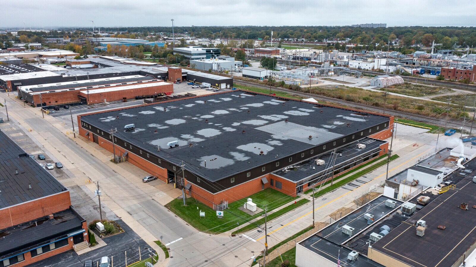 1350 Rockefeller Rd, Wickliffe, OH 44092