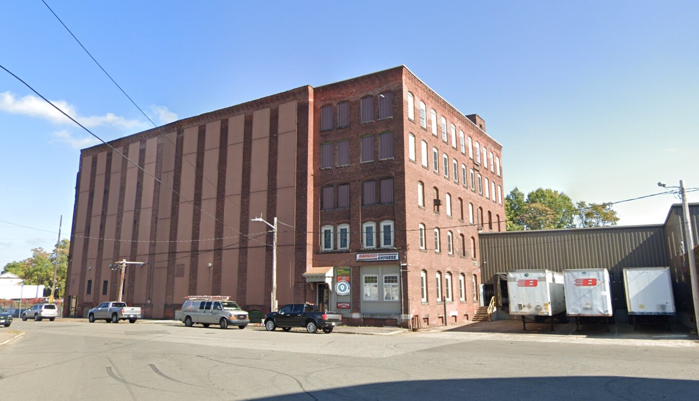 12 Crescent St, Holyoke, MA 01040