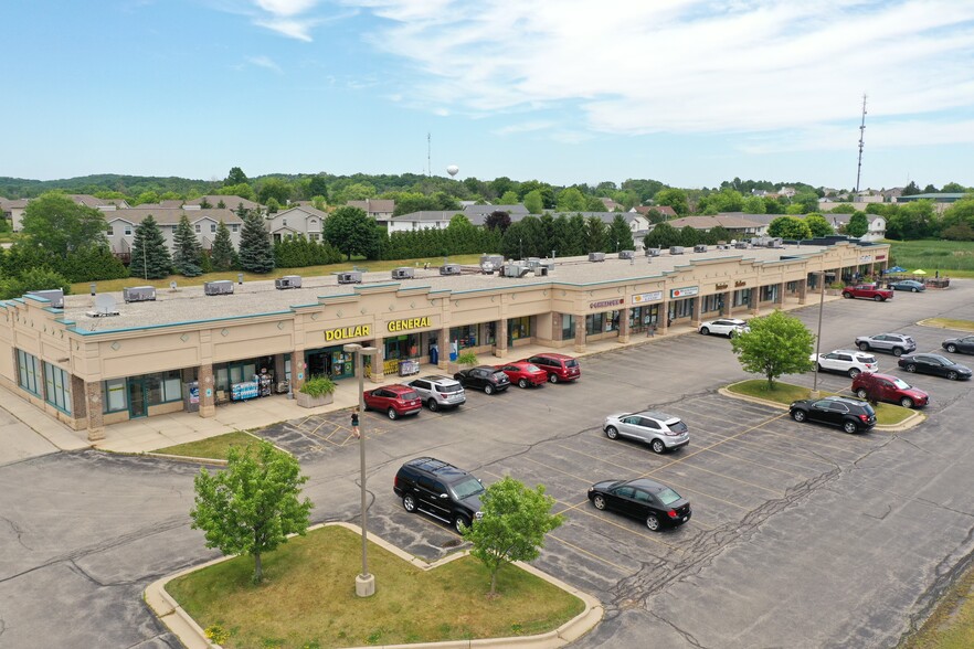 1024-1060 E Commerce Blvd, Slinger, WI for lease - Building Photo - Image 3 of 4