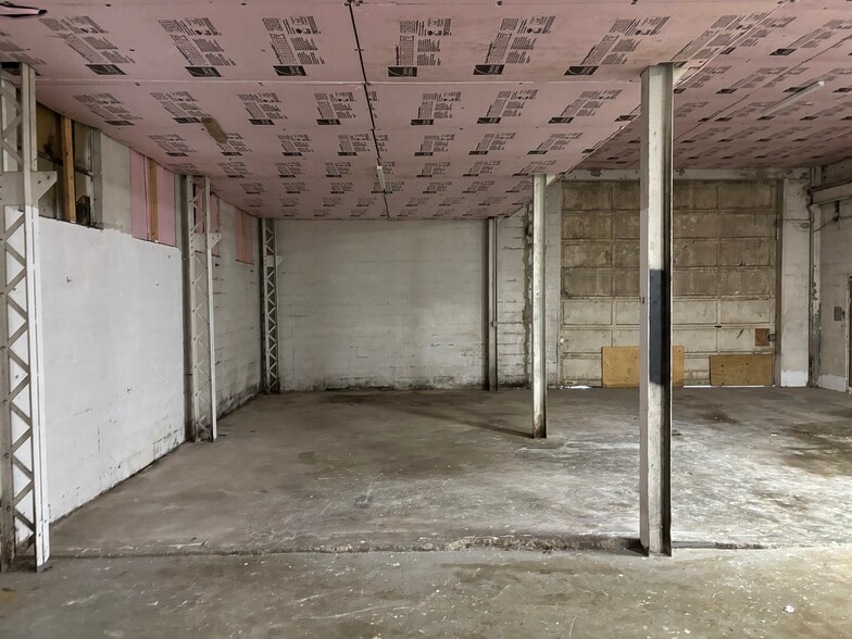 G4070 S Dort Hwy, Burton, MI for lease - Interior Photo - Image 2 of 3