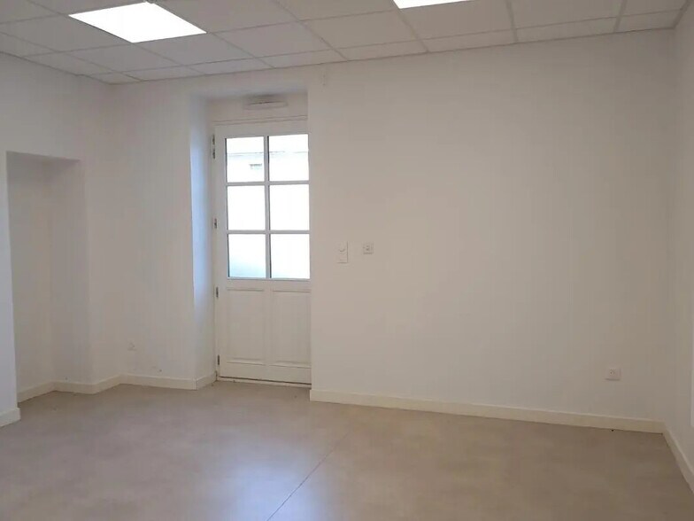 455 Rue Des Pachottes, Simandres for lease - Interior Photo - Image 2 of 5