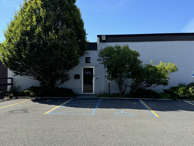 60 Saddle River Ave, South Hackensack, NJ for lease - Building Photo - Image 2 of 5