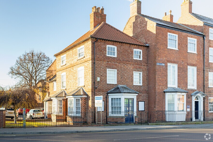 16 London Rd, Newark, NG24 1TW