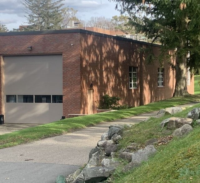 55 Ryder Rd, Maryknoll, NY for lease - Building Photo - Image 3 of 5