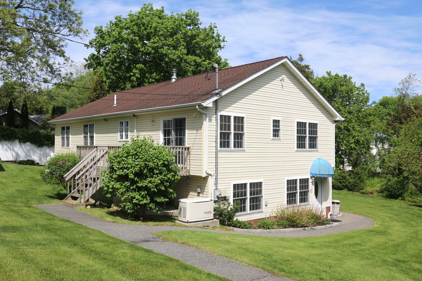 10 Veschi Ln S, Mahopac, NY 10541