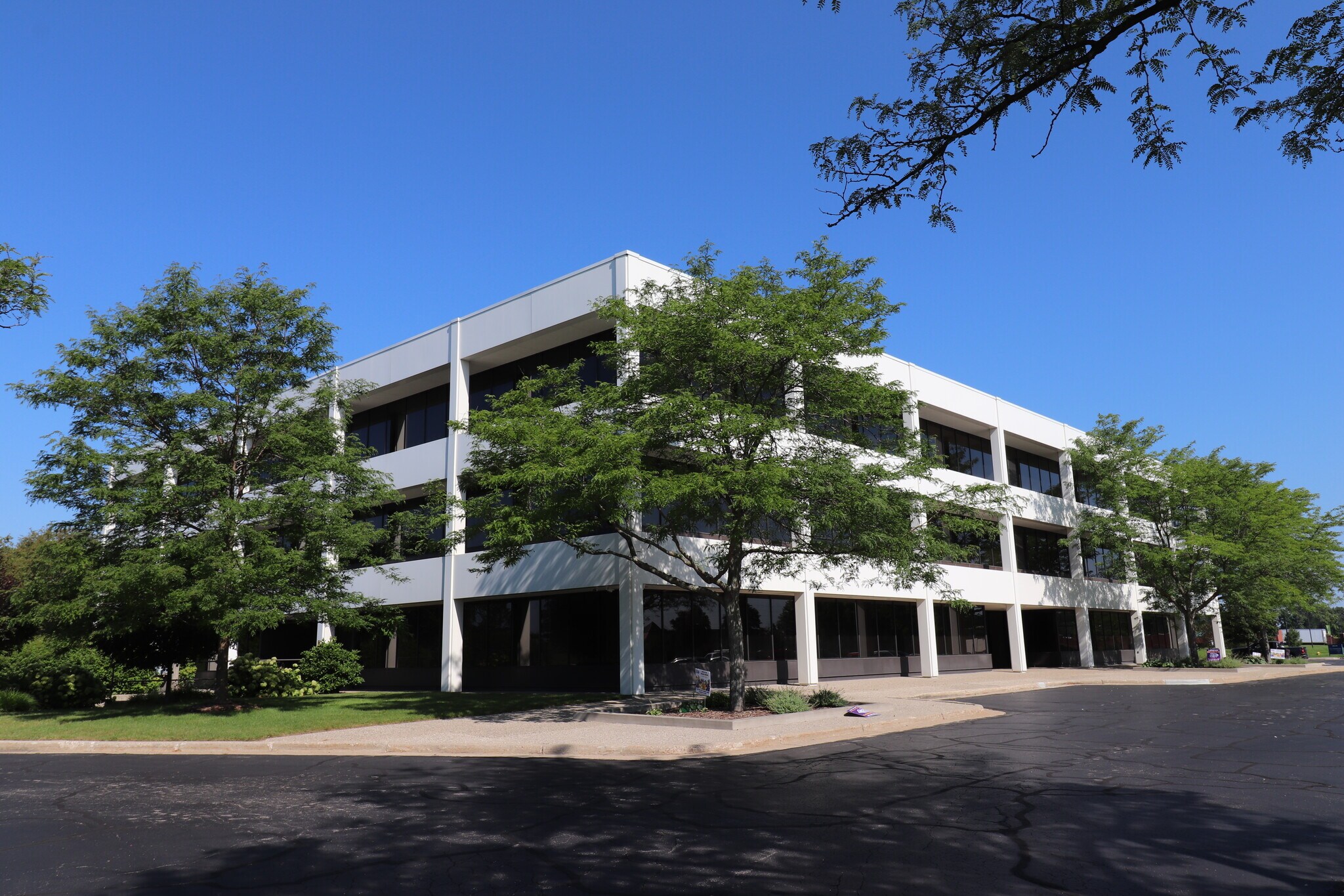 2900 Charlevoix Dr SE, Grand Rapids, MI for sale Building Photo- Image 1 of 1