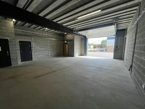 Sadler Rd, Lincoln for lease Interior Photo- Image 2 of 6