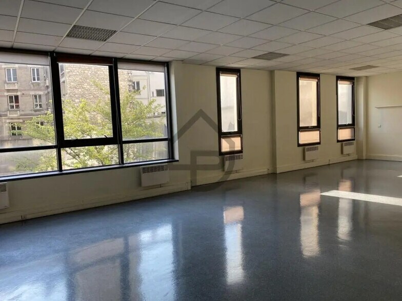 Office in Paris for lease - Interior Photo - Image 3 of 8