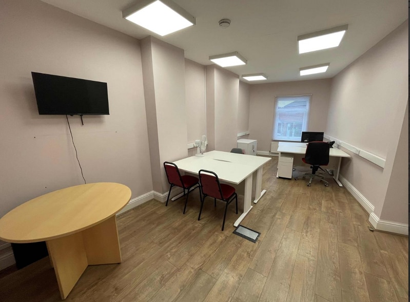 489 Hartshill Rd, Stoke On Trent for lease - Interior Photo - Image 2 of 5