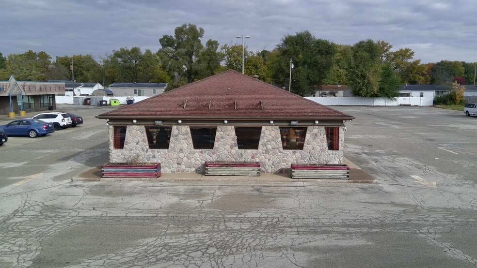 1315 W Garfield Ave, Peoria, IL for lease - Building Photo - Image 2 of 16