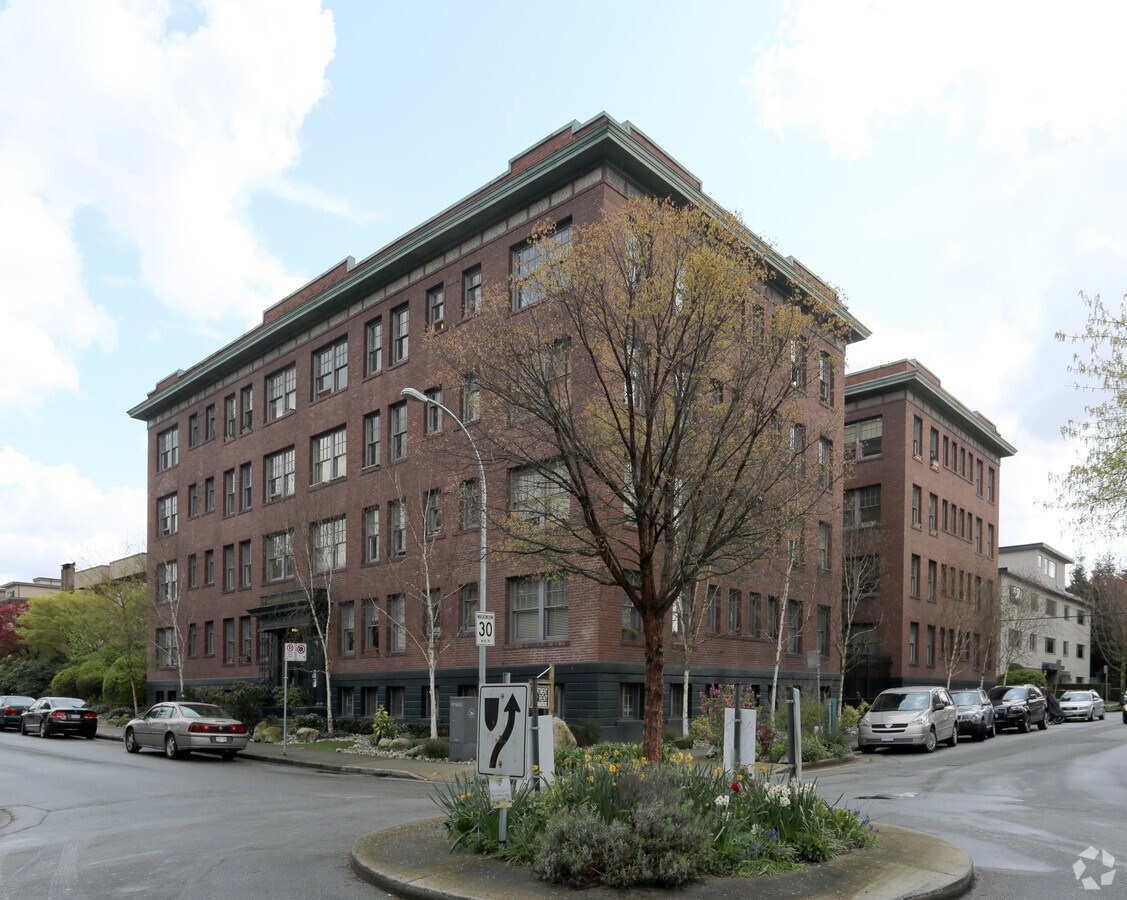 1298 W 10th Ave, Vancouver, BC V6H 1J4