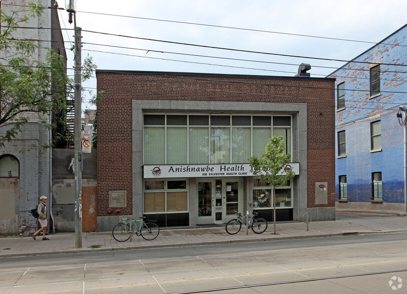 225 Queen St E, Toronto, ON for lease - Building Photo - Image 2 of 2