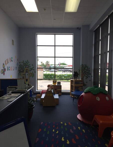 12402 Highway 6, Fresno, TX for sale - Lobby - Image 3 of 14