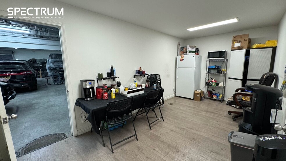 7635 Tobias Ave, Van Nuys, CA for lease - Building Photo - Image 3 of 8