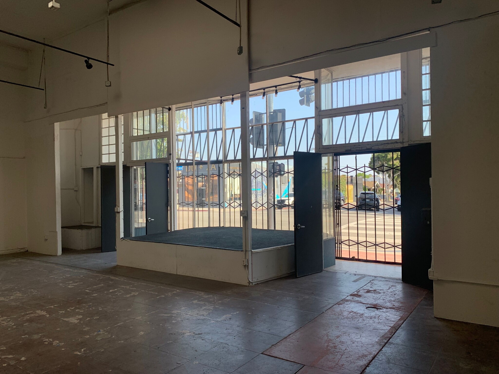 4361-4363 Melrose Ave, Los Angeles, CA for lease Interior Photo- Image 1 of 7