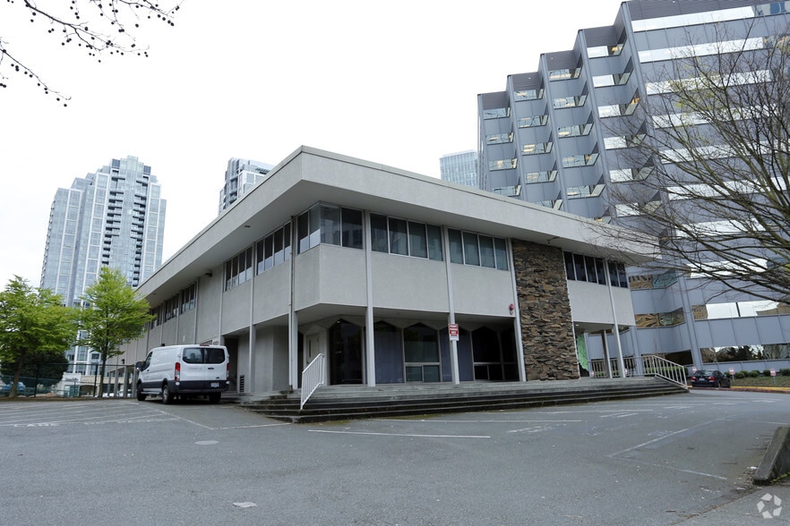 700 108th Ave NE, Bellevue, WA for lease - Building Photo - Image 2 of 4