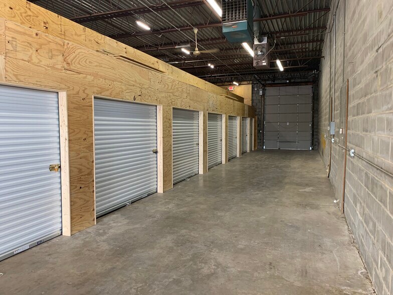 1037 Lunt Ave, Schaumburg, IL for sale - Building Photo - Image 1 of 1